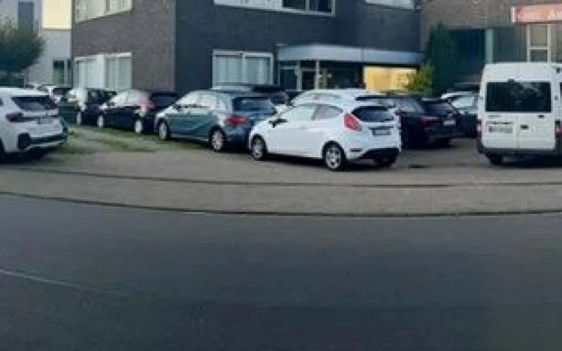 Journey first – Journey first – Parkplatz – Foto 2